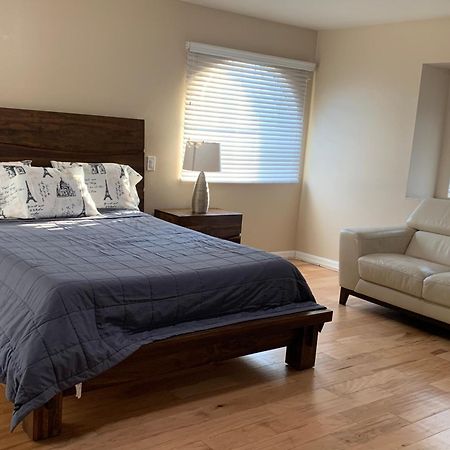 Pacific Breeze Right Next To Huntington Beach Pier! Steps From Beach!! Exterior photo