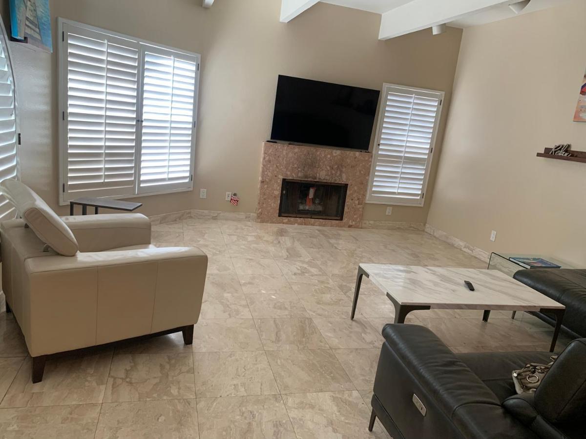 Pacific Breeze Right Next To Huntington Beach Pier! Steps From Beach!! Exterior photo