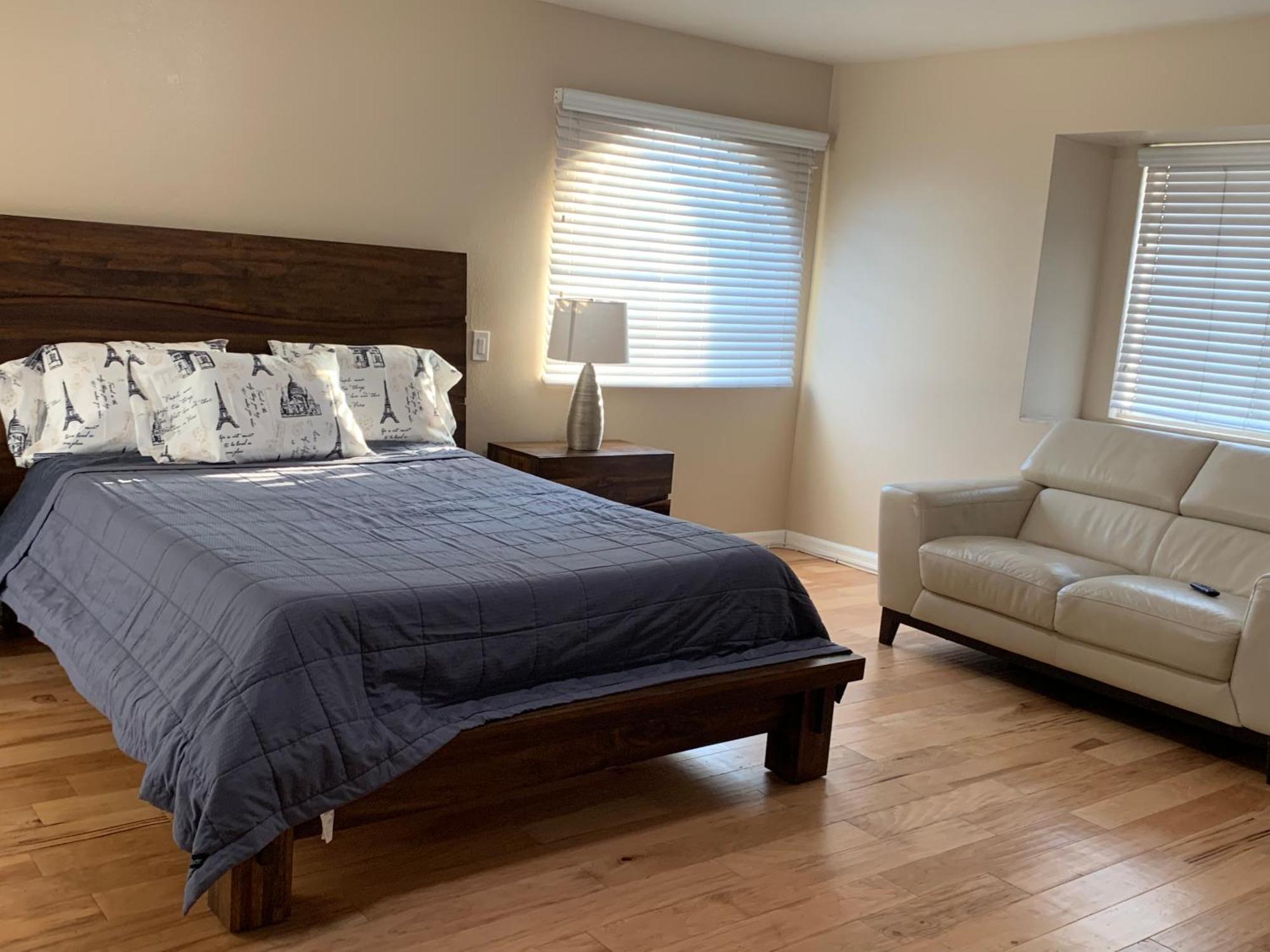 Pacific Breeze Right Next To Huntington Beach Pier! Steps From Beach!! Exterior photo